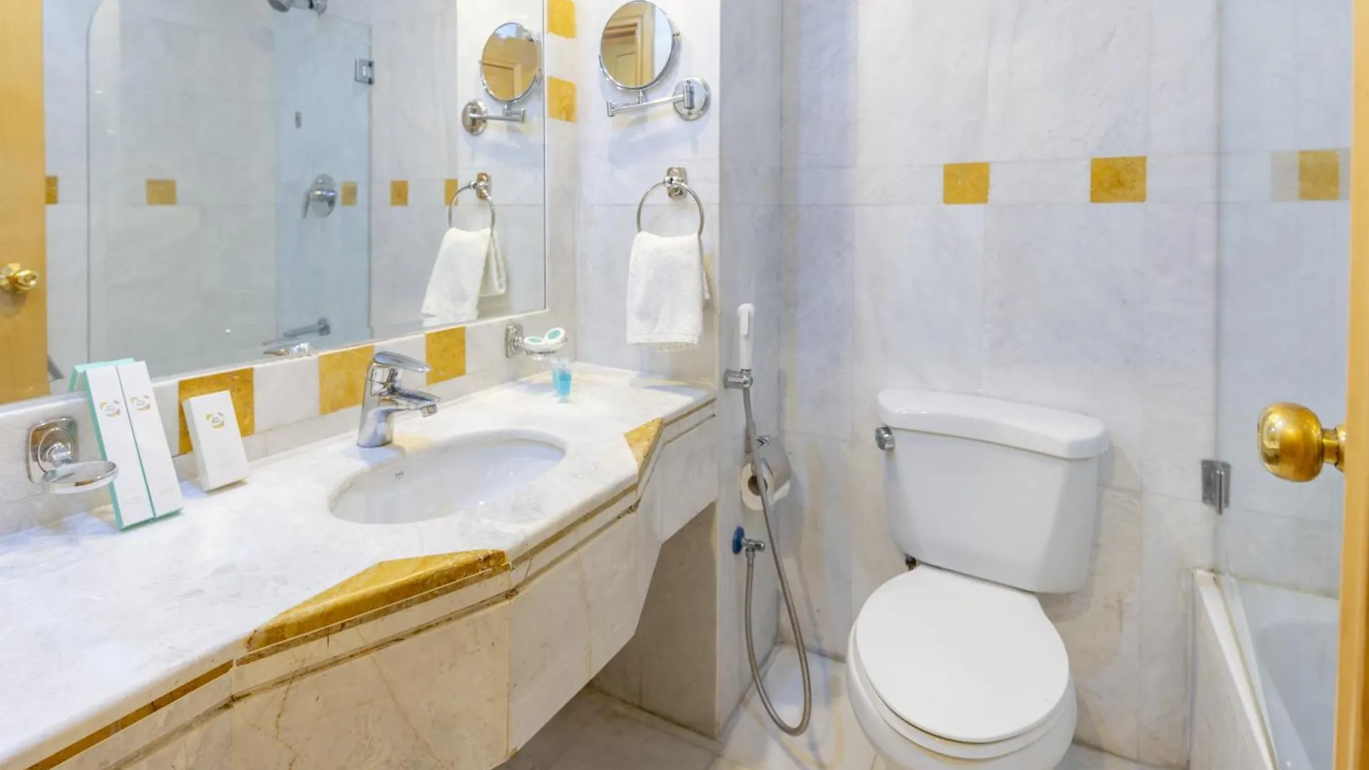 Montana Al Azizia Hotel Mecca 4*,